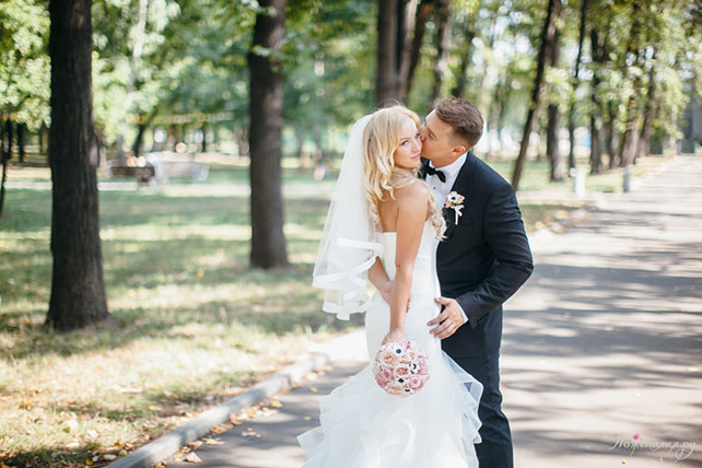 Свадьба в стиле Chanel, жених и невеста