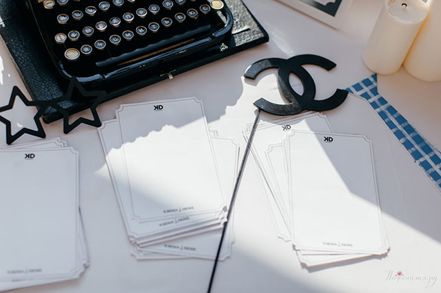 Свадьба в стиле Chanel, логотип chanel, печатная машинка