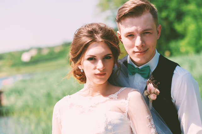 свадьба в стиле эко-рустик с бирюзовыми акцентами, жених и невеста