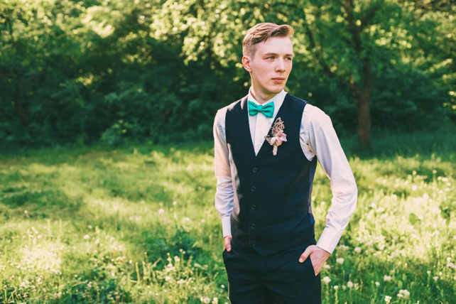 свадьба в стиле эко-рустик с бирюзовыми акцентами, образ жениха