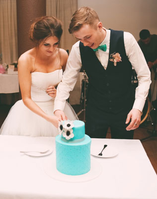 свадьба в стиле эко-рустик с бирюзовыми акцентами, бирюзовый торт