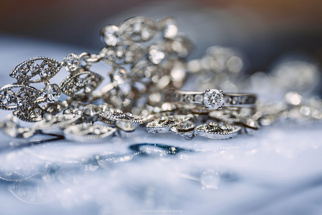 Свадьба в стиле Голливуд, кольцо с брильянтом, украшения