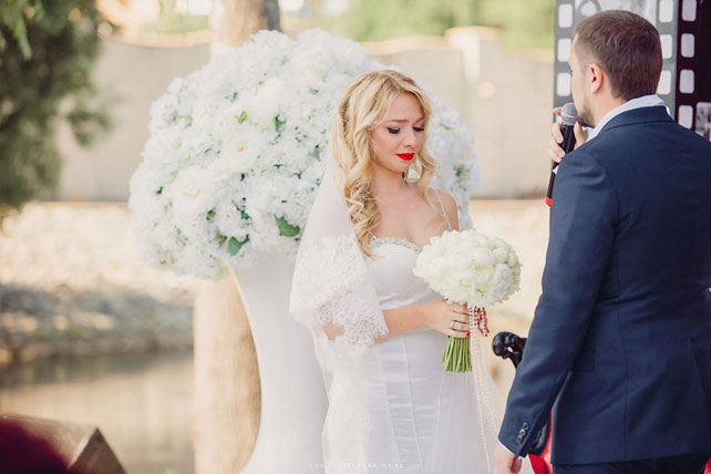 Свадьба в стиле Голливуд, церемония бракосочетания, декор цветами