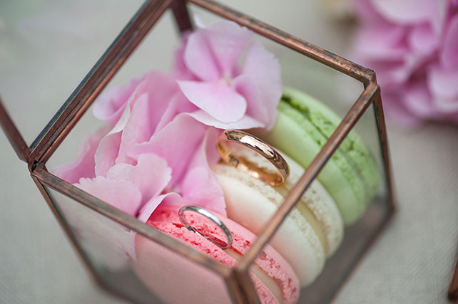 Свадьба в стиле французского кондитерского дома Ladurée, обручальные кольца