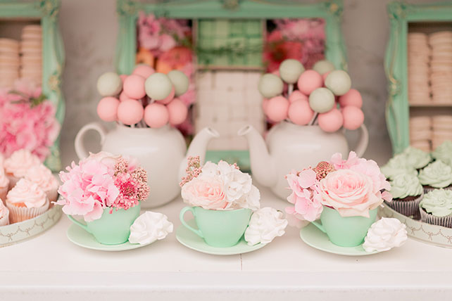 Свадьба в стиле французского кондитерского дома Ladurée, сладкий стол