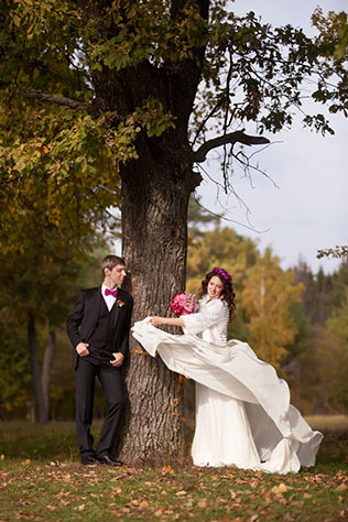 свадьба в стиле Оскар, фотосессия жениха и невесты в лесу