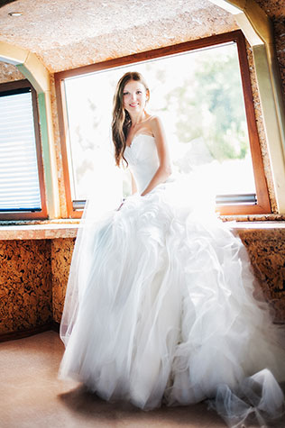 свадьба в стиле поп-арт, жених и невеста на теплоходе