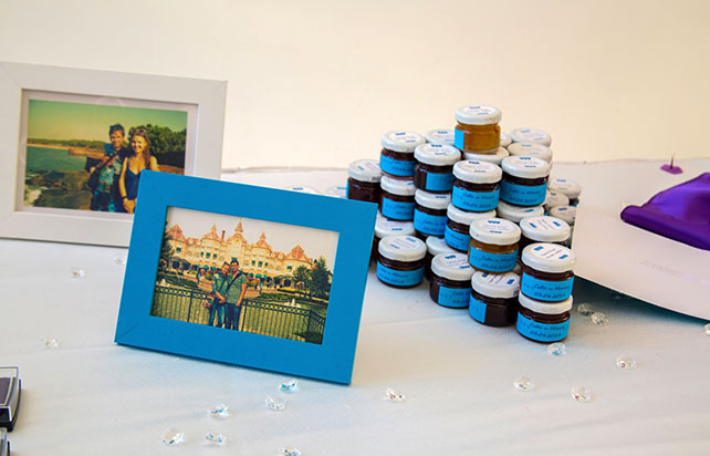 свадьба в стиле поп-арт, бонбоньерки баночки с вареньем