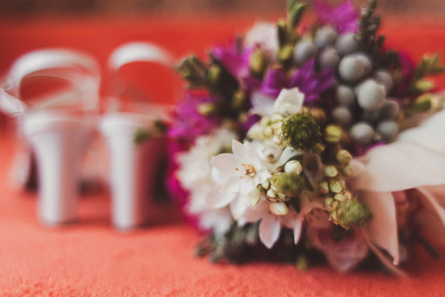 свадьба в стиле прованс, букет и туфли невесты