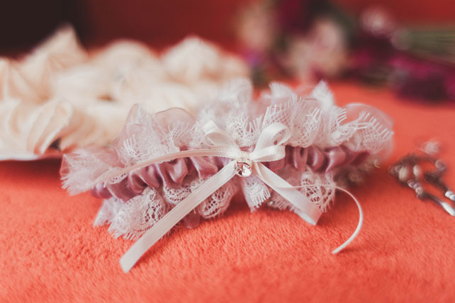 свадьба в стиле прованс, подвязка невесты