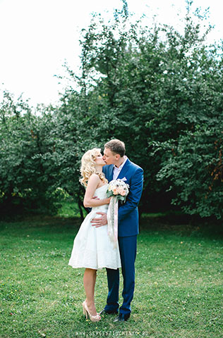 свадьба в стиле путешествия, жених и невеста