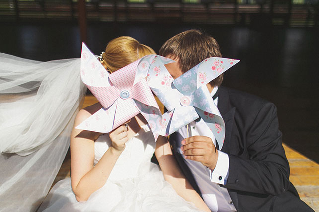 солнечная, жених и невеста, фотосессия с ветрячками 