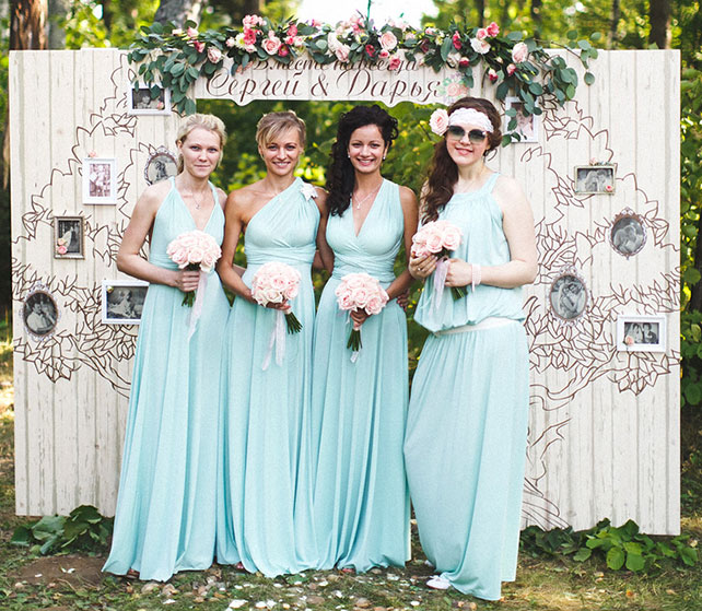 солнечная, подружки невесты в бирюзовом, розовые букеты подружек невесты 