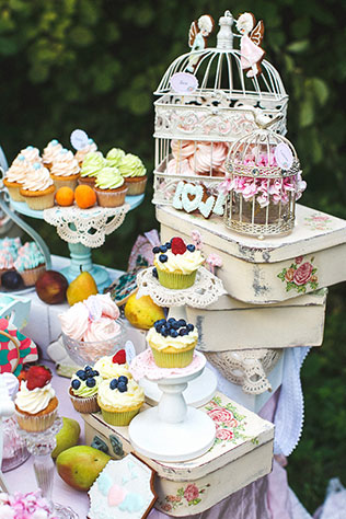 солнечная, сладкий стол, клетки в декоре 