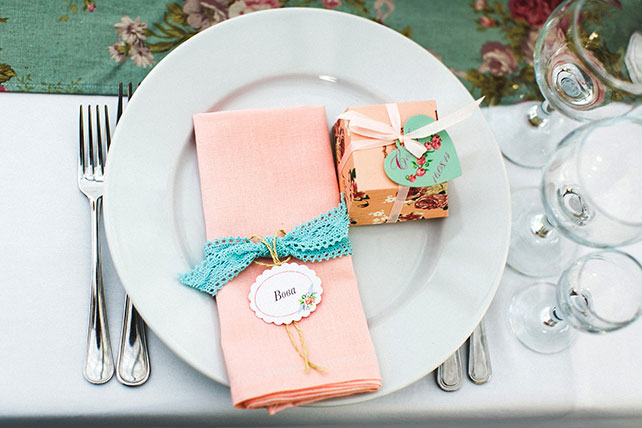 солнечная, сервировка стола, рассадочные карточки, бонбоньерки 