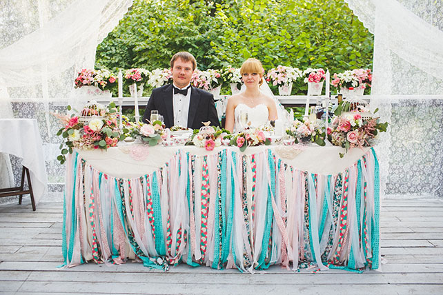 солнечная, стол молодежонов, декор лентами 