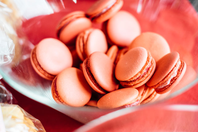 Свадьба в цвете бордо, макаруны