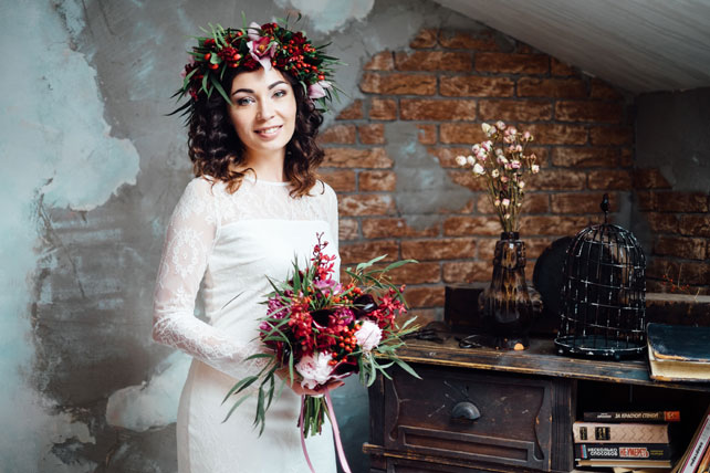 Свадьба в цвете бордо, образ невесты