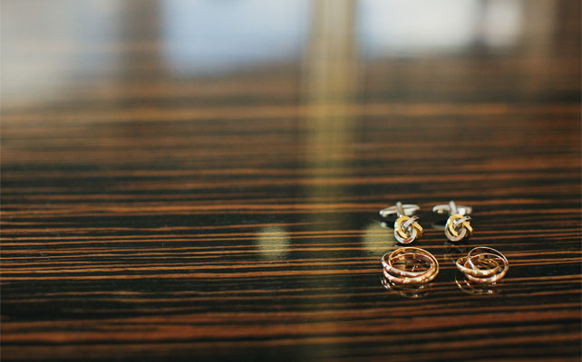 свадьба в яхт-клубе, кольца и запонки жениха