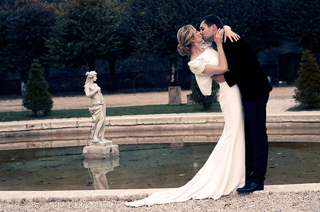 свадьба в замке Франции, жених и невеста