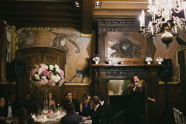 свадьба в замке Франции, декор зала, флористика