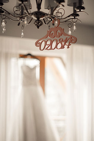 Свадьба по мотивам сказки «Золушка», платье невесты, вешалка с датой