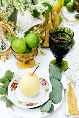 Свадебная прогулка на лодке, букет невесты