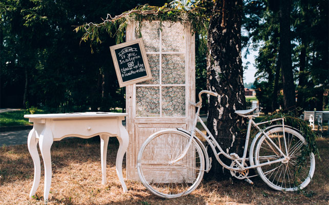 свадьба в бирюзовом цвете, велосипед в декоре церемонии