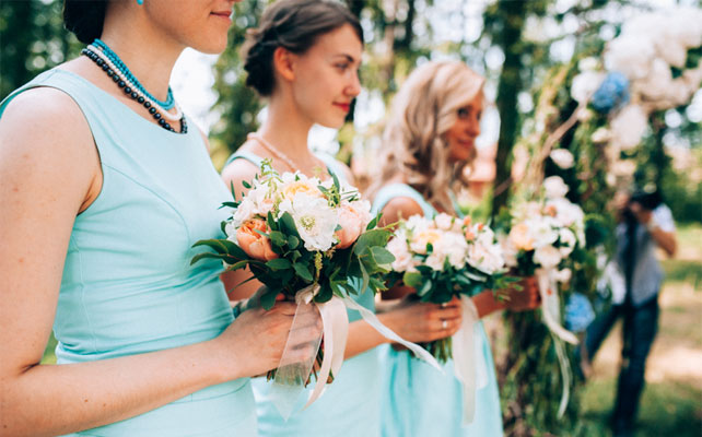 свадьба в бирюзовом цвете, букетики подружек невесты
