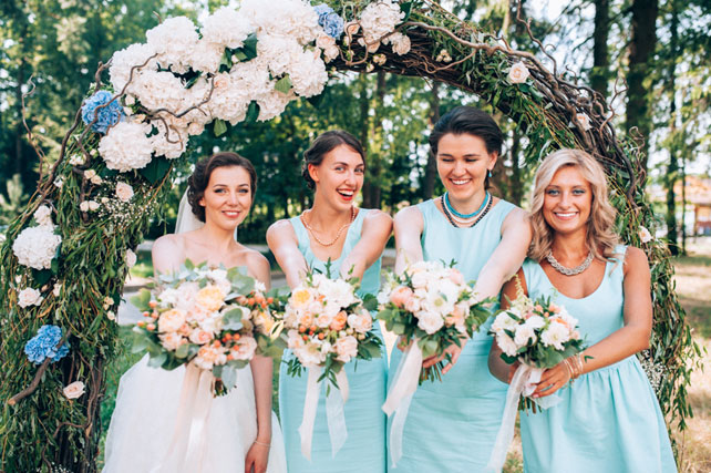 свадьба в бирюзовом цвете, невеста с подружками