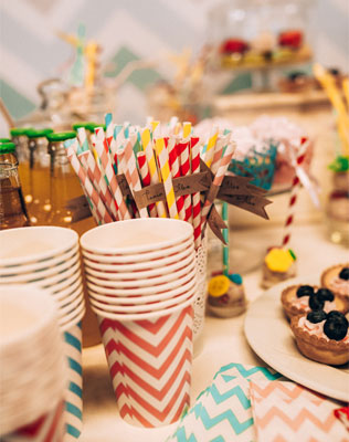 свадьба в бирюзовом цвете, бар с напитками