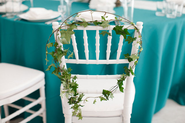 Таинственный лес, декор стульев листьями