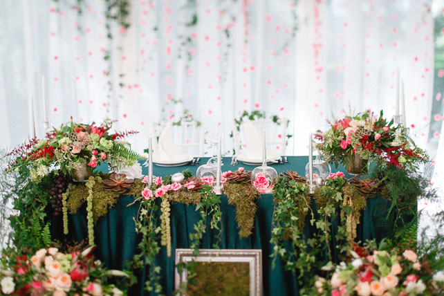 Таинственный лес, стол молодоженов