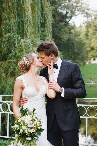 Таинственный лес, жених и невеста