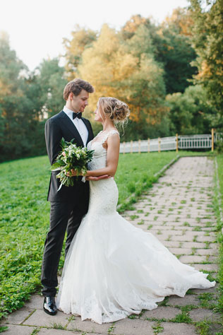 Таинственный лес, жених и невеста