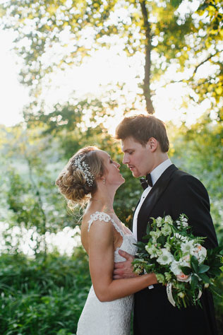 Таинственный лес, жених и невеста