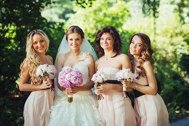 Телевизионная свадьба, невеста с подружками