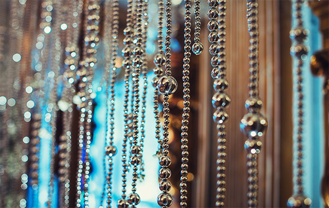 Телевизионная свадьба, бусы