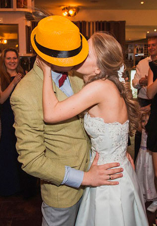 трогательная свадьба, первый танец молодоженов