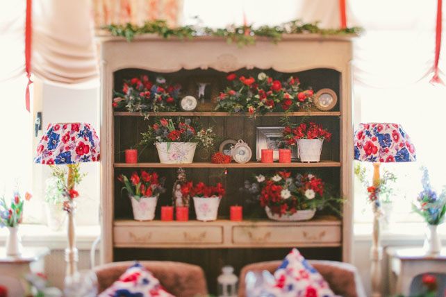 Уютная цветочная свадьба, винтажный шкаф
