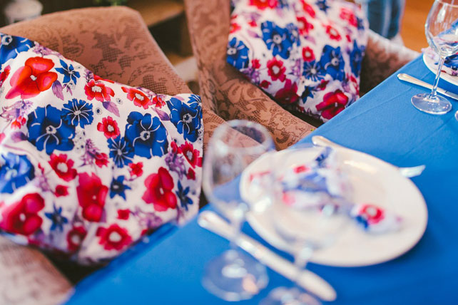 Уютная цветочная свадьба, подушки с цветочным принтом