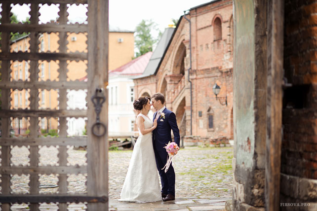 В соприкосновении со счастьем, жених и невеста