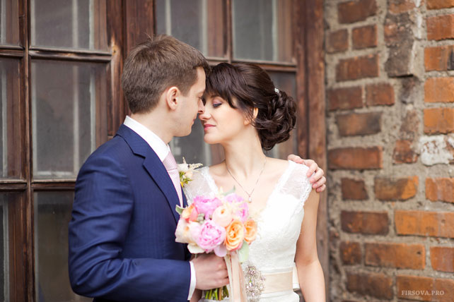 В соприкосновении со счастьем, жених и невеста