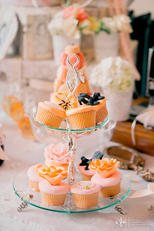 свадьба в стиле Коко Шанель, декор банкетного зала