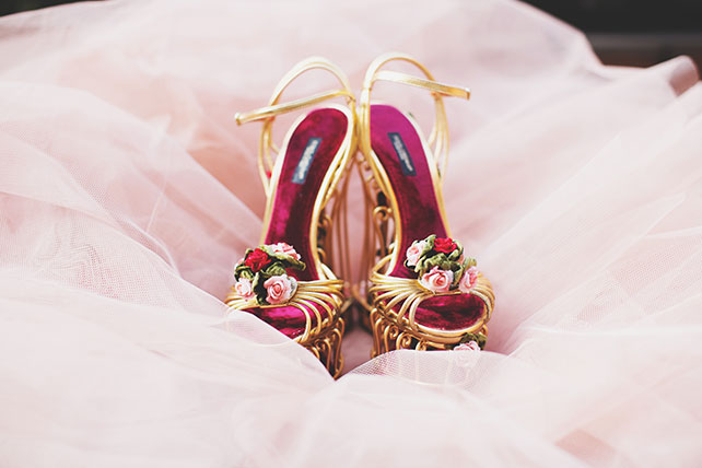 Ужин после венчания в стиле Dolce&Gabbana, туфли невесты