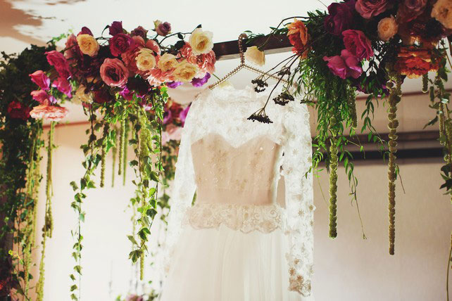 Ужин после венчания в стиле Dolce&Gabbana, подвенечное платье невесты