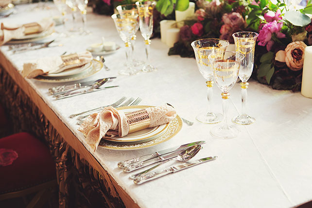 Ужин после венчания в стиле Dolce&Gabbana, декор свадьбы от Юлии Шакировой, декор зала, сервировка столов