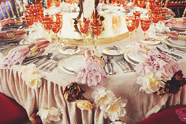 Ужин после венчания в стиле Dolce&Gabbana, декор свадьбы от Юлии Шакировой, декор зала, сервировка стола