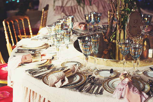Ужин после венчания в стиле Dolce&Gabbana, декор свадьбы от Юлии Шакировой, декор зала, сервировка стола
