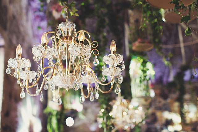 Ужин после венчания в стиле Dolce&Gabbana, декор свадьбы от Юлии Шакировой, декор зала, хрустальная люстра в декоре